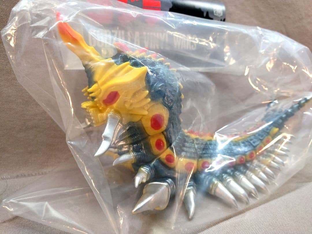 ゴジラ VANYL WARS マーミット製 「バトラ幼虫」 メディコム・トイ