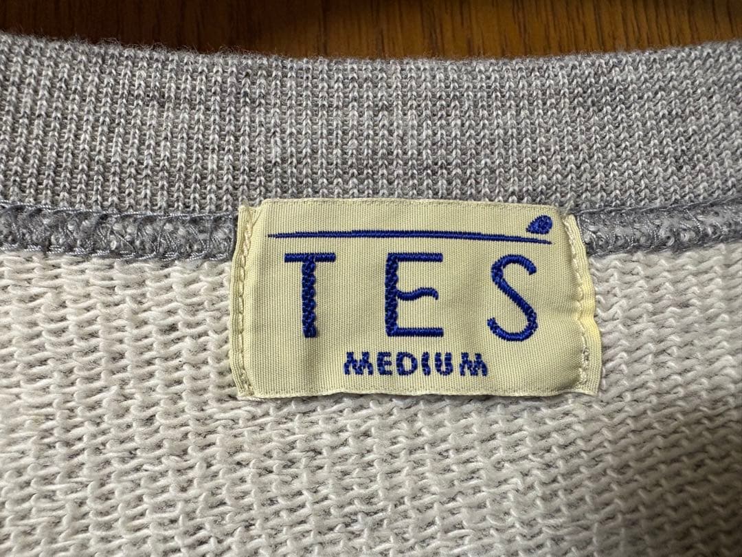 TES グレー トレーナー Mサイズ - メルカリ