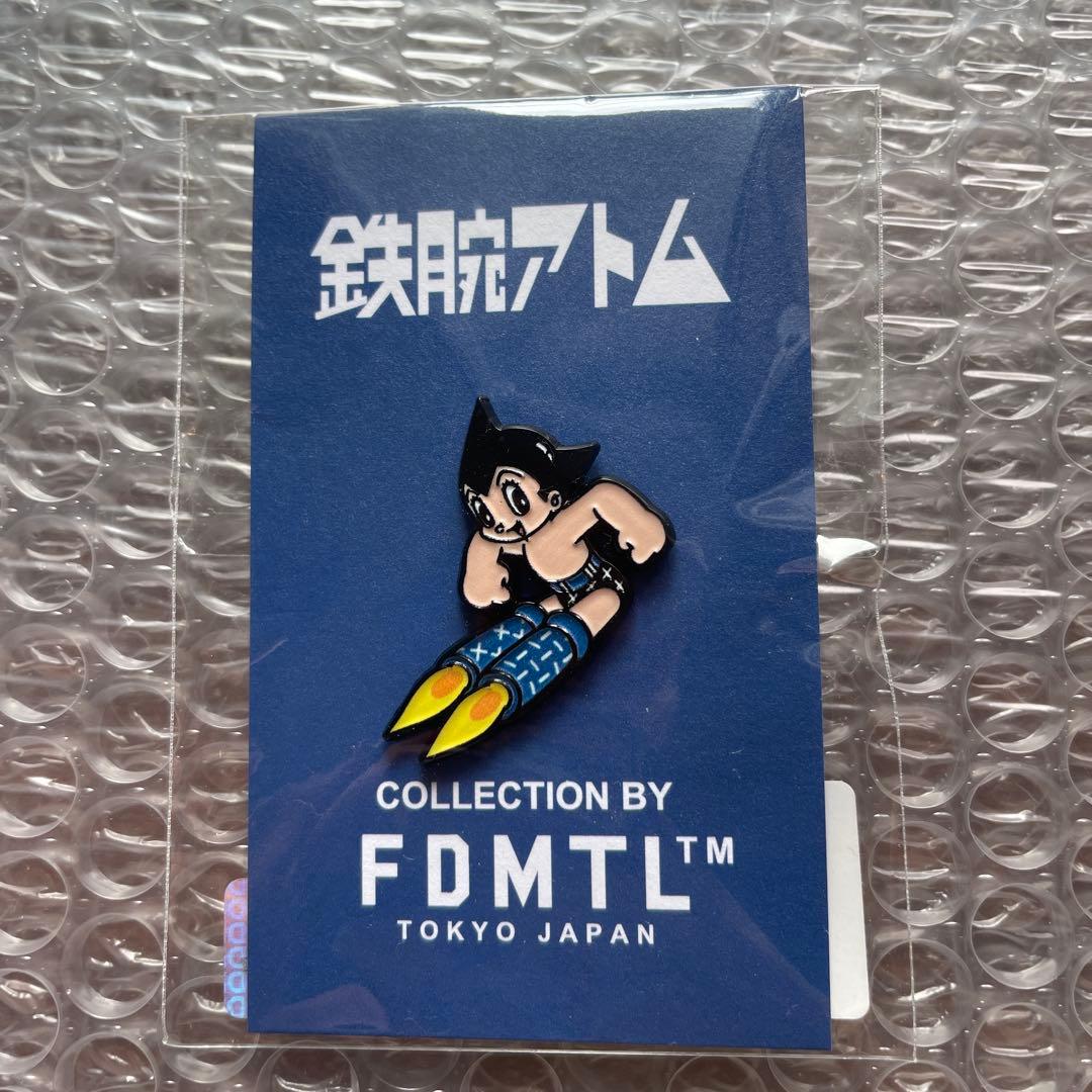 大阪万博 パソナ アトム ピンバッジ - メルカリ