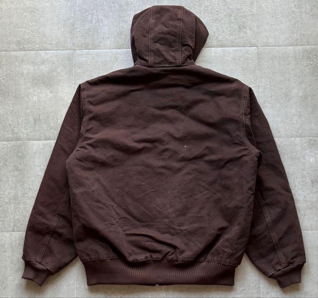 カーハート アクティブジャケット ブラウン J130 DKB Mサイズ 雰囲気