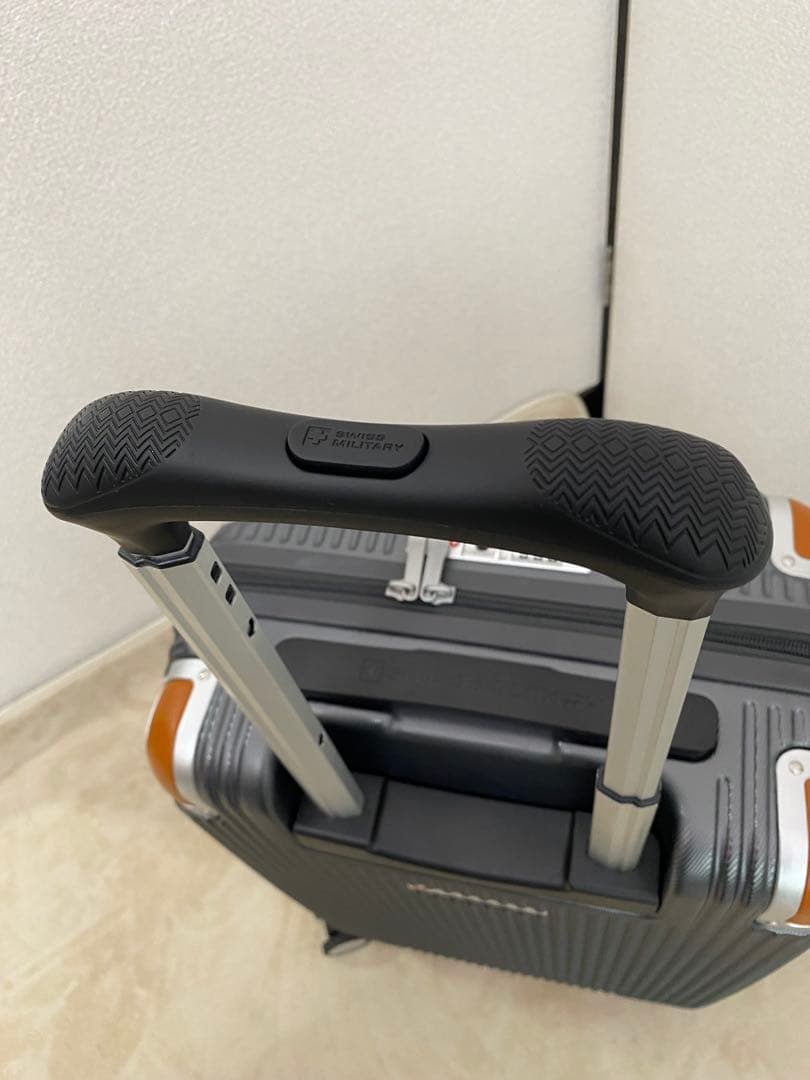 【展示品】SWISS MILITARY 機内持ち込みサイズ　キャリー　38.5L