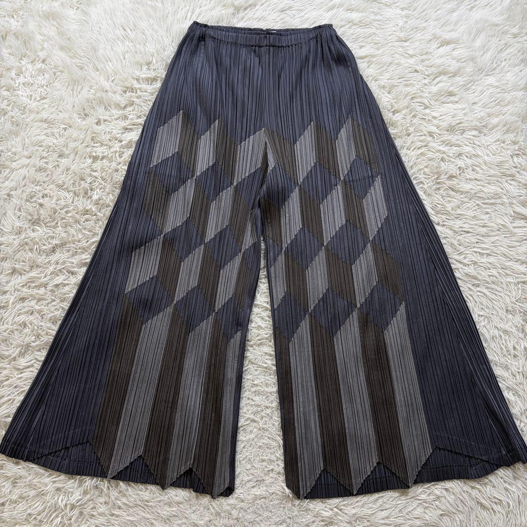 美品■プリーツプリーズ　ワイドパンツ　ガウチョ　総柄　グレー　サイズ3 楽天市場】極美品 PLEATSPLEASE プリーツプリーズ ISSEY MIYAKE