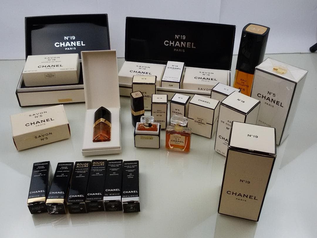 CHANEL　シャネル　No5 No19 おまとめ　香水　石鹸　口紅 Amazon | シャネル CHANEL NO.5 オードパルファム レッド エディション