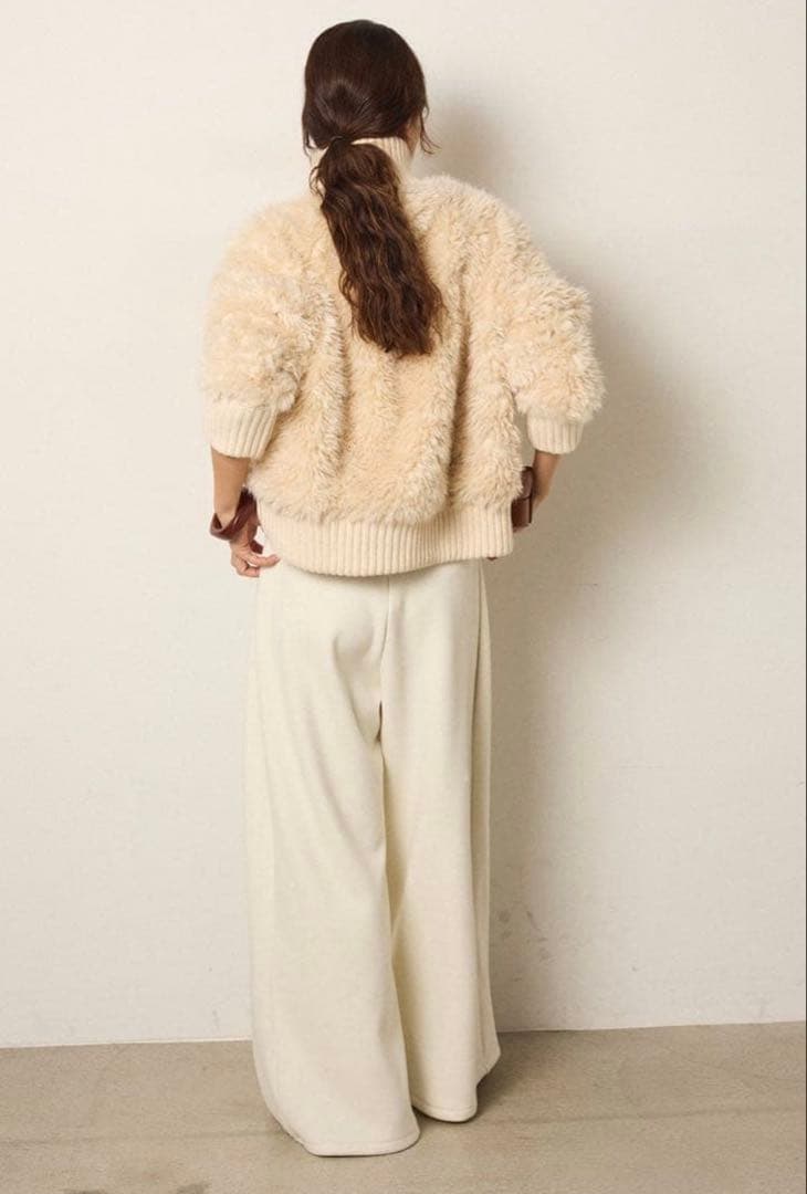 ESICA ハイネックボアブルゾン ホワイト 完売品 - メルカリ