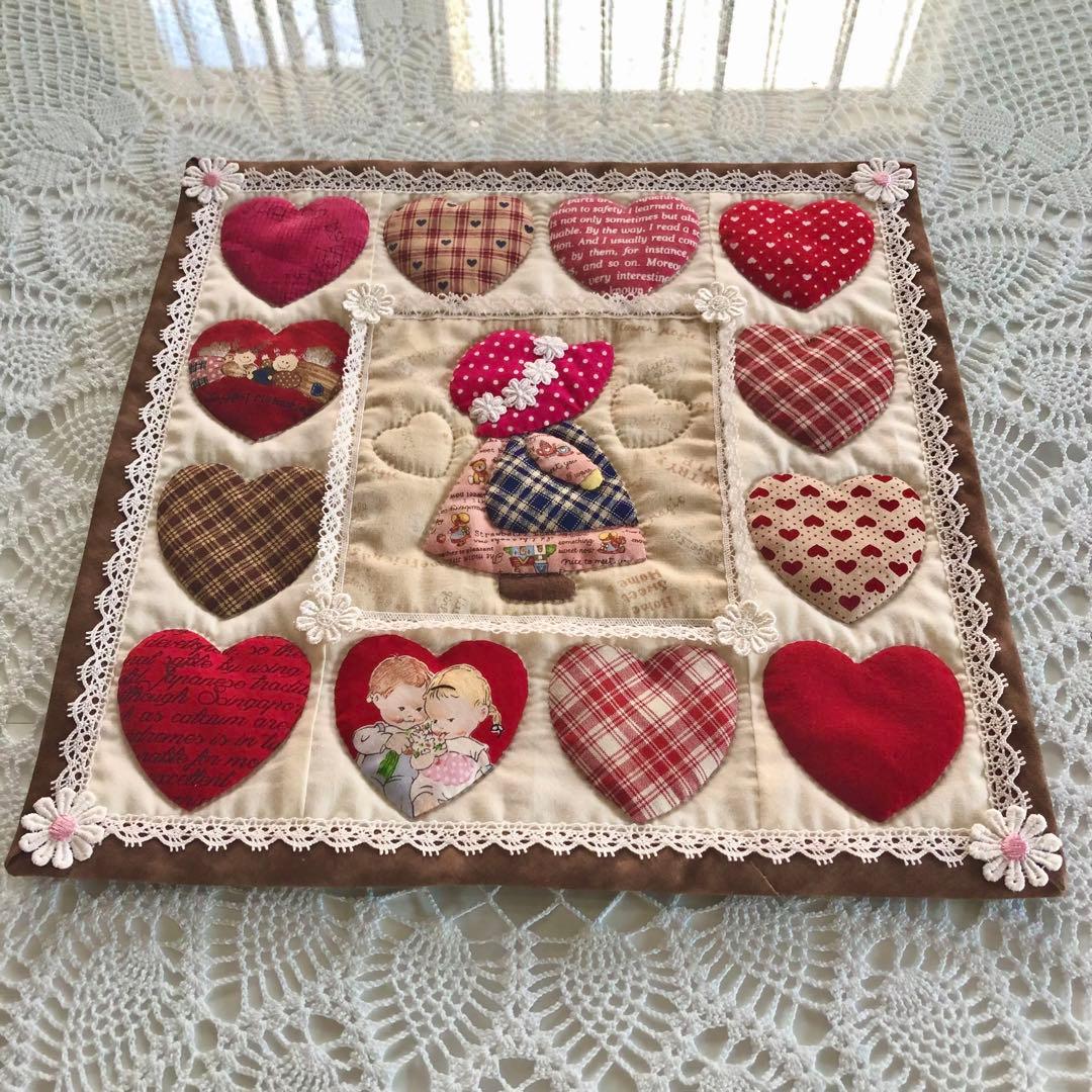 ☆可愛いスーちゃん＆ハートの手作りパッチワークキルト♪タペストリー