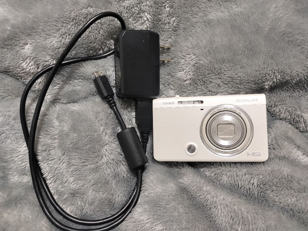 CASIO デジカメ EXILIM HS EX-ZR70 本体と充電器セット CASIO EXILIM HIGH SPEED EX-ZR70 16.1MP Digital Camera White