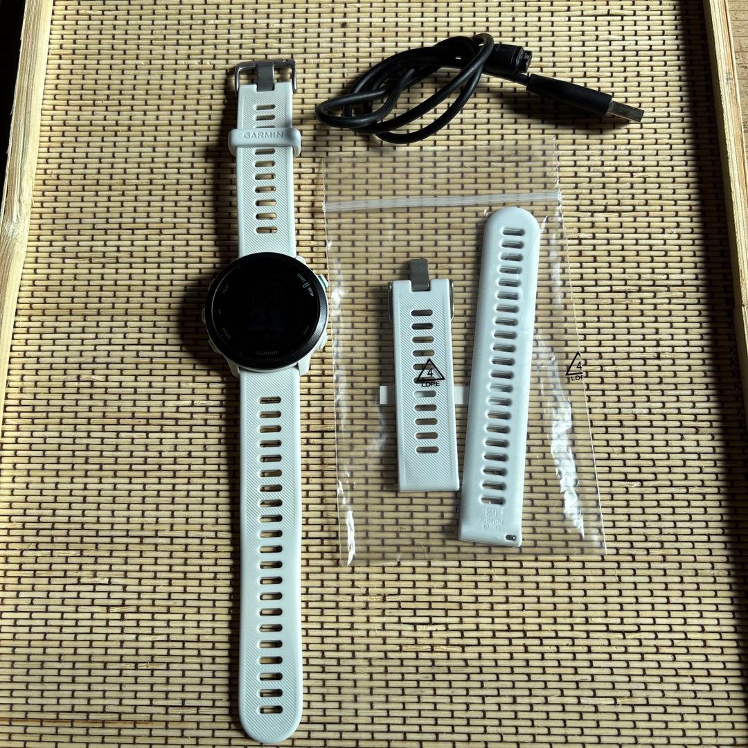 ガーミン　FOREATHLETE55 ホワイト ForeAthlete 55 White | スマートウォッチ | Garmin 日本