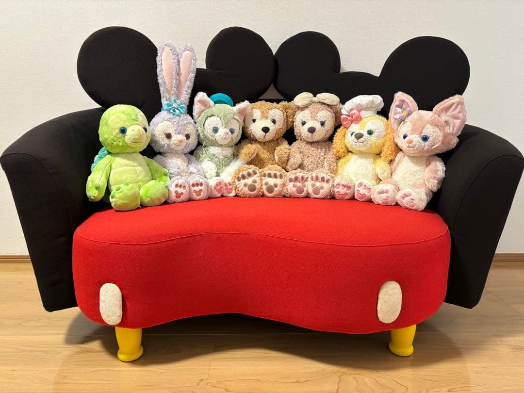 ミッキーマウス風ソファ 赤と黒