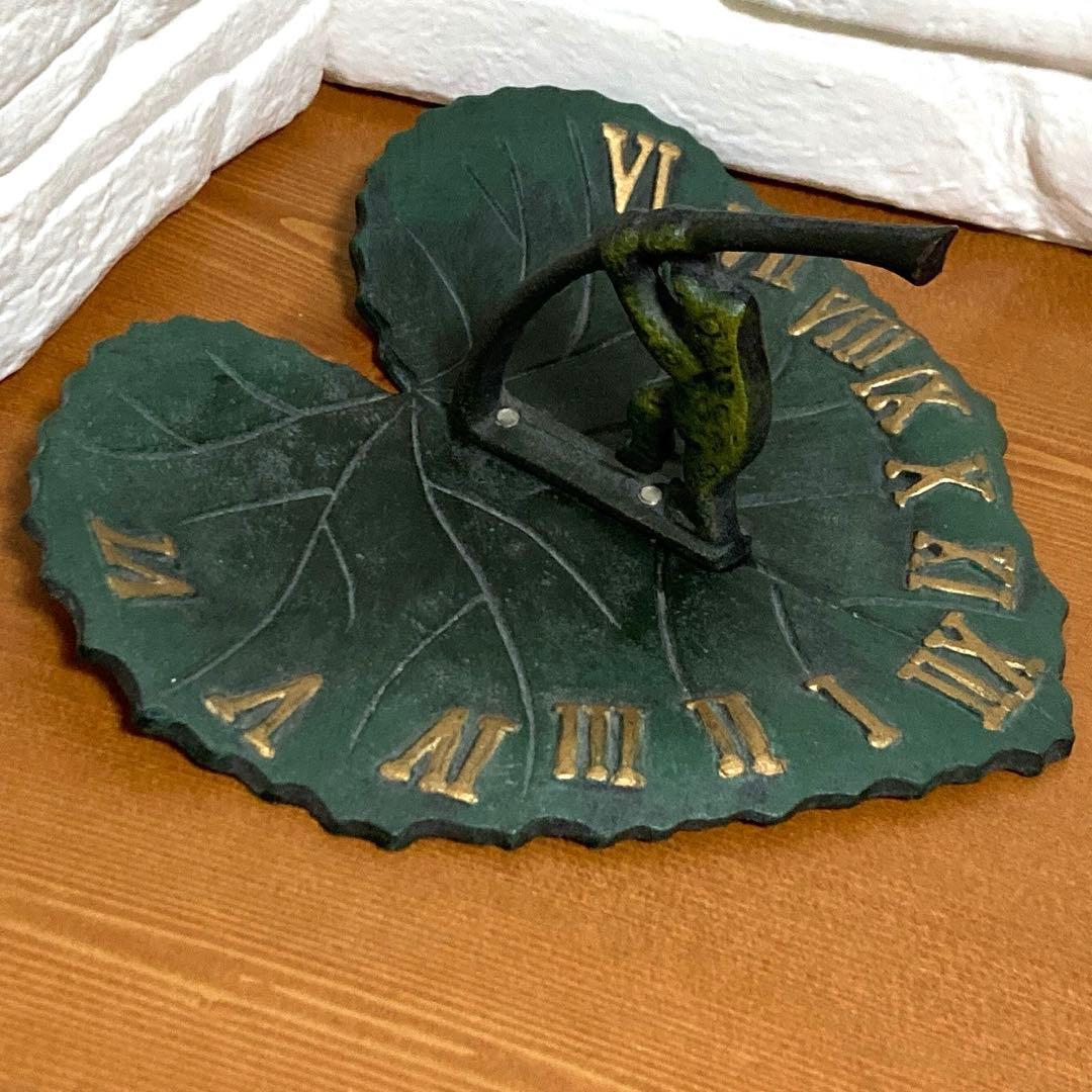 葉っぱにカエル　日時計 6月6日はカエルの日！FROGMANのモチーフになったカエルたちをご紹介し