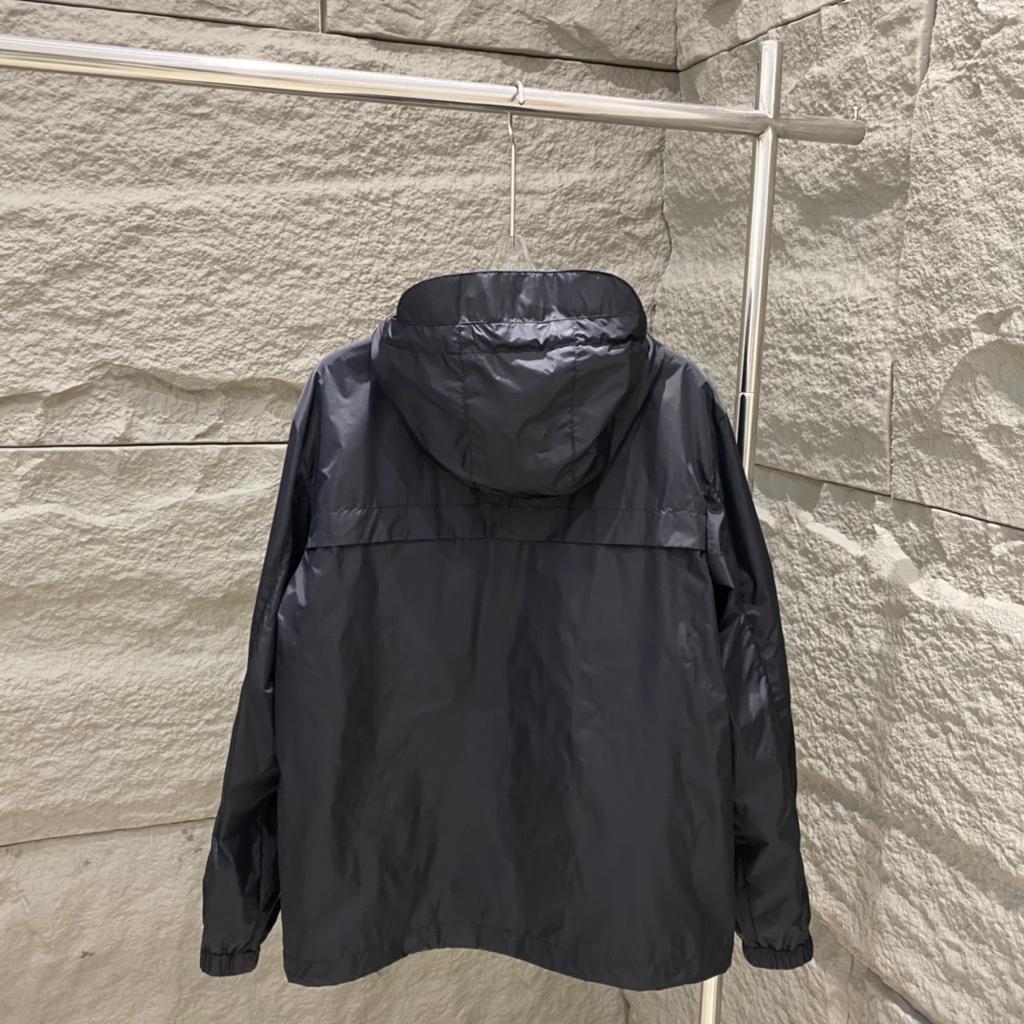 新品同様PRADA ナイロンジャケット フード付き ブラック サイズ50
