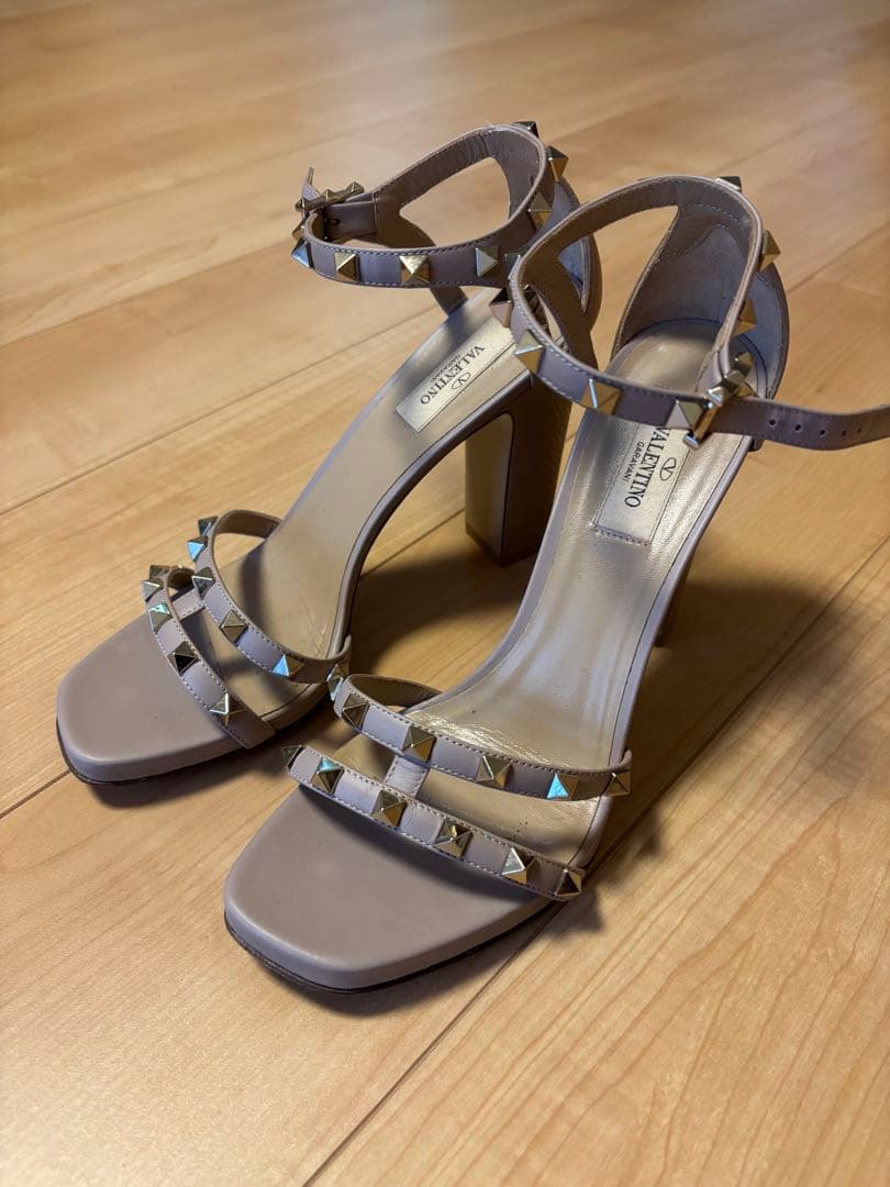 【美品】Valentino スタッズ付きベージュサンダル 楽天市場】VALENTINO ヴァレンティノ スタッズ（サンダル｜レディース