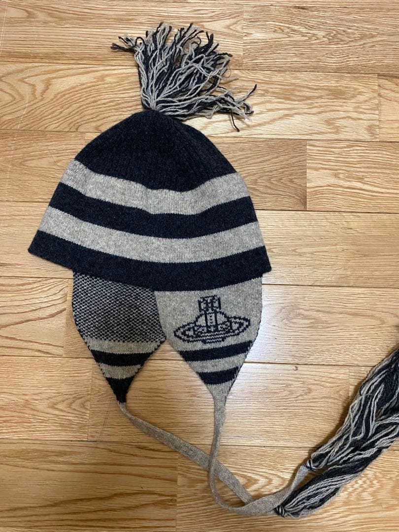 vivienne westwood 耳当て付きニット帽 - メルカリ