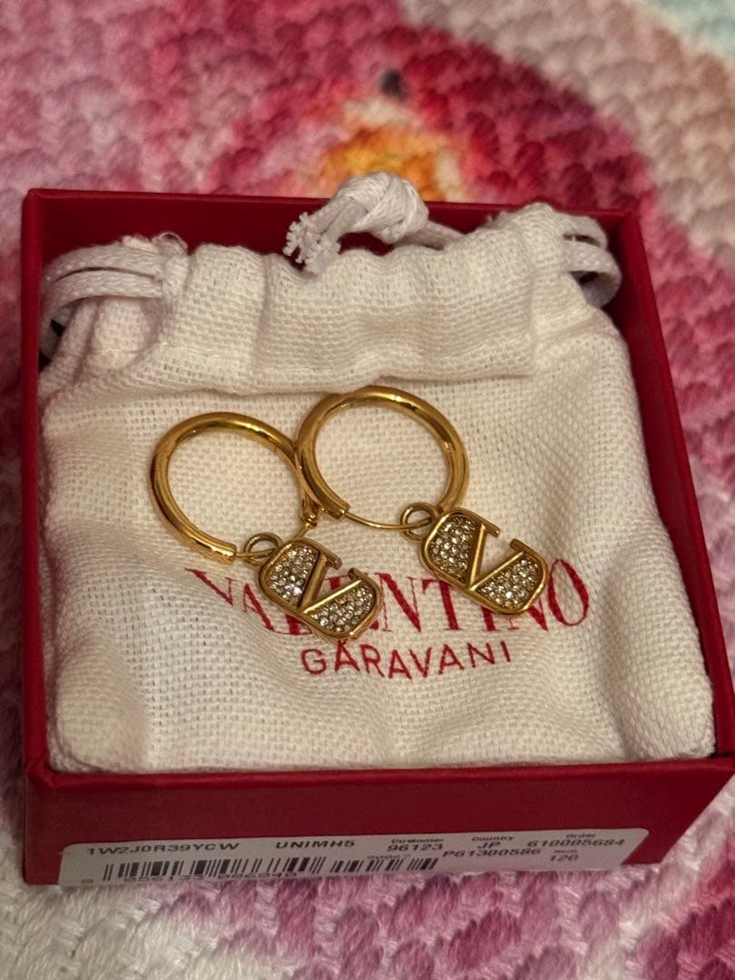 ヴァレンティノ Valentino Garavani ゴールドピアス