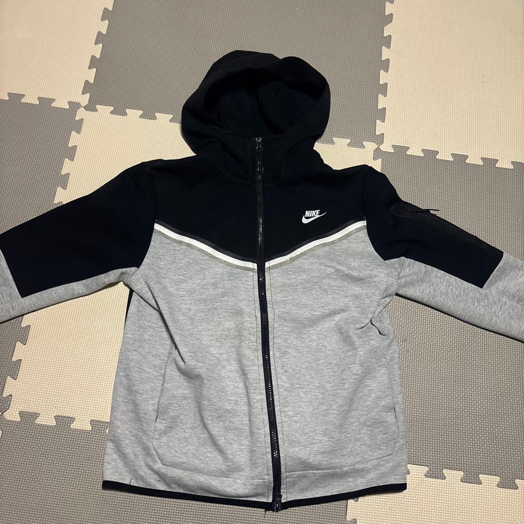 Yvng patra着用 NIKE テックフリース グレー 黒 上下セットアップ