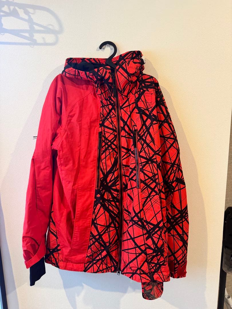 スノーボードウェア 赤と黒 幾何学模様 - メルカリ