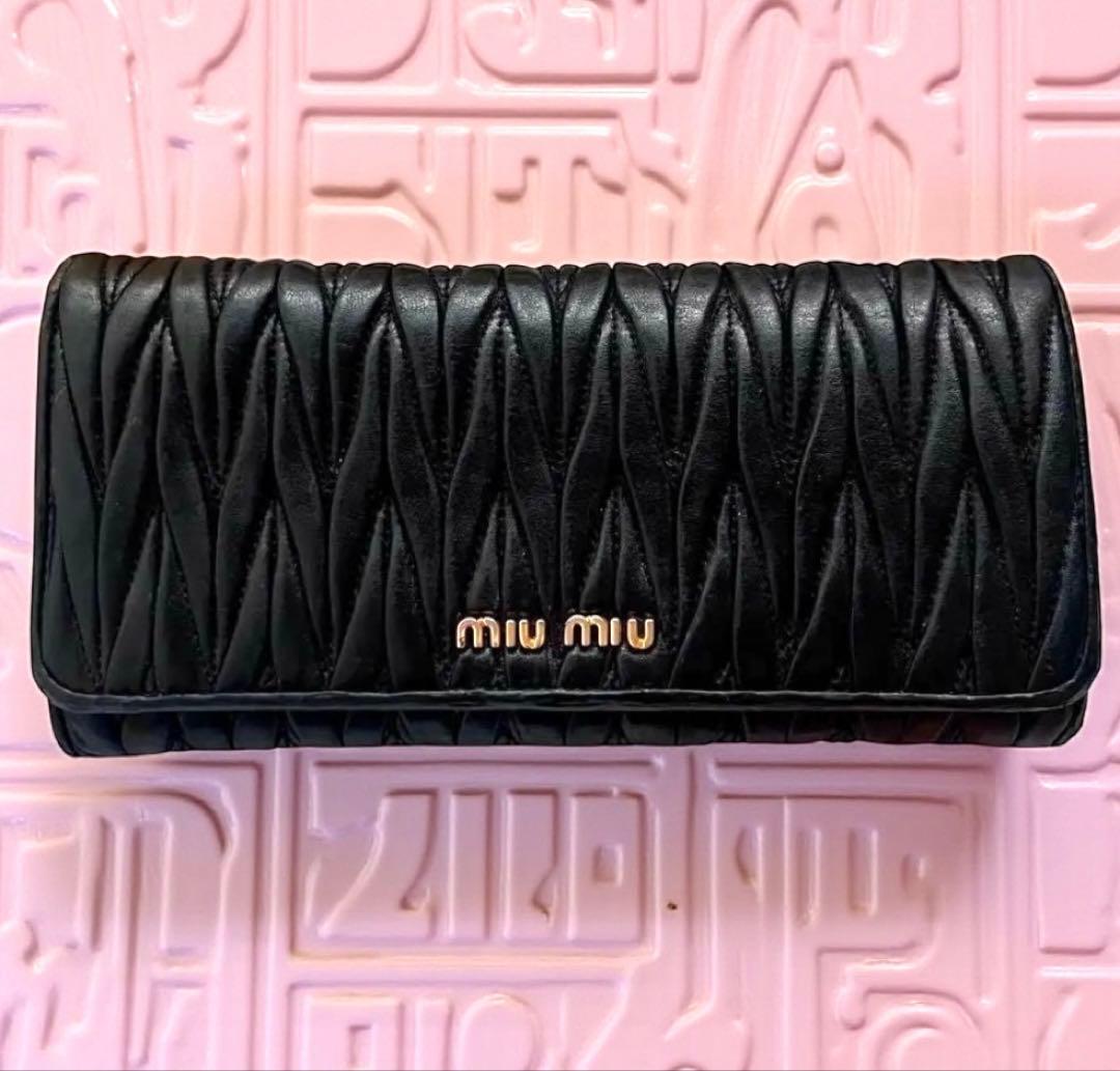 miumiu ミュウミュウ レザー財布 長財布 マテラッセ ブラック ロゴ入り