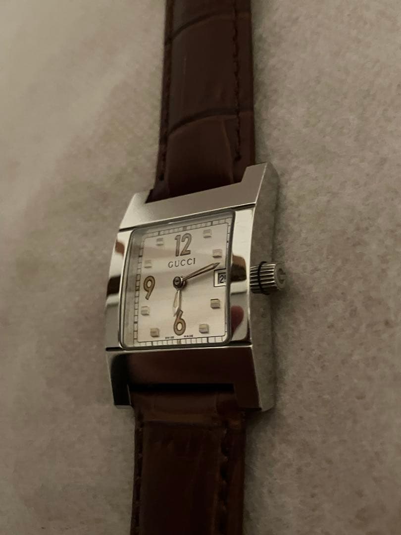 値下げ GUCCI アナログQZ腕時計 電池、革ベルト新品交換済 尾錠