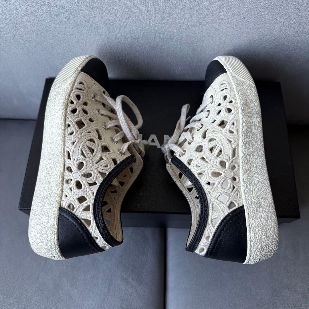 シャネル カメリア スニーカー レース ココマーク アイボリー 22.5cm