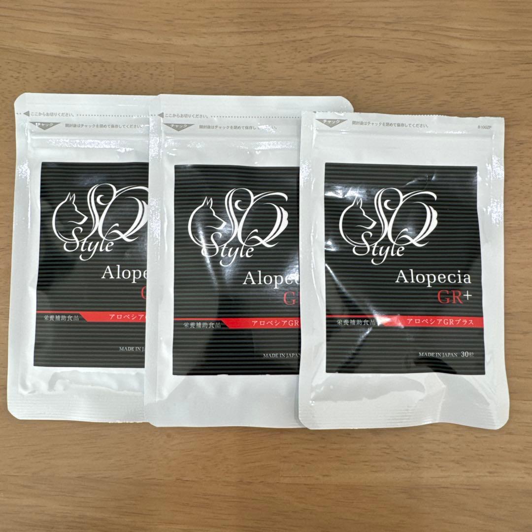 Alopecia GR+ 【四季の森どうぶつクリニック】 こちら初診時の様子です。 この子はもともと毛量が少なめで、ピンクの