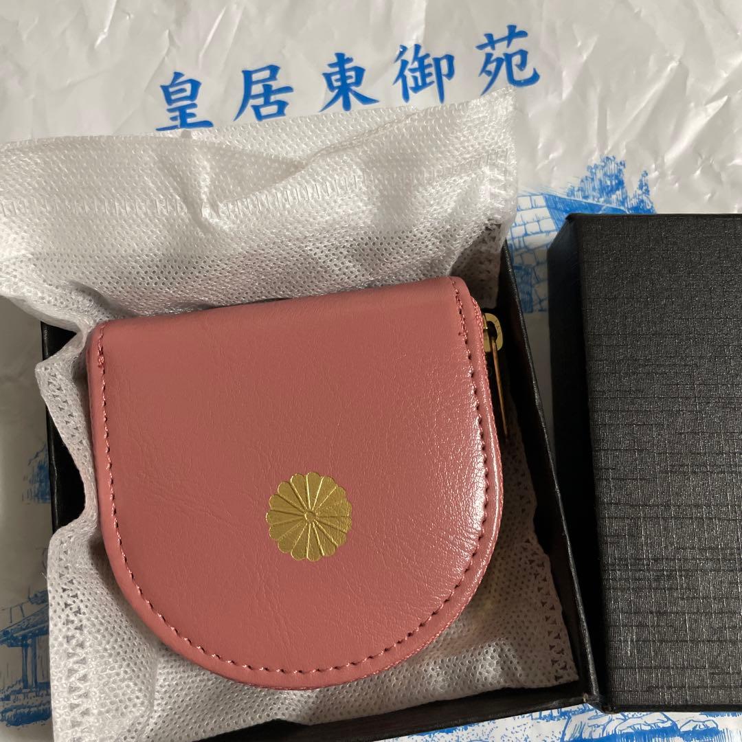 新品】皇居限定 菊の御紋 馬蹄型 コインケース 財布 小銭入れ 牛革