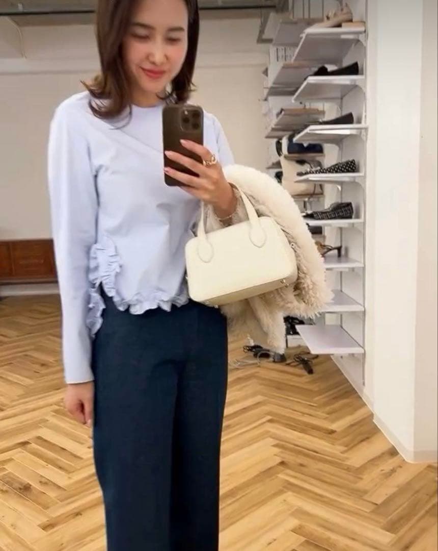 OHGA 裾フリルブラウス　水色 裾フリルブラウス