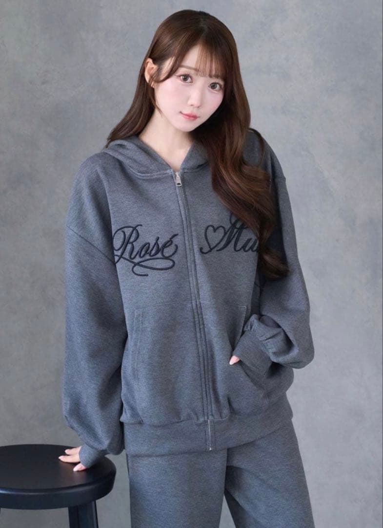 ロゼミューズLogo 3d embroidery hoodie パーカー - メルカリ