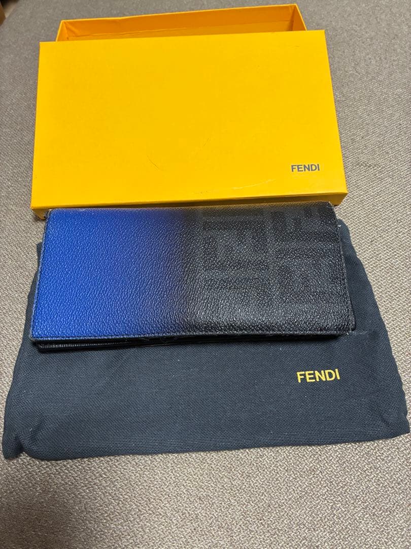 フェンディ（FENDI）　長財布　海外限定柄　青、黒マルチカラー 楽天市場】【財布】FENDI フェンディ ズッカ柄 ラウンドファスナー 長