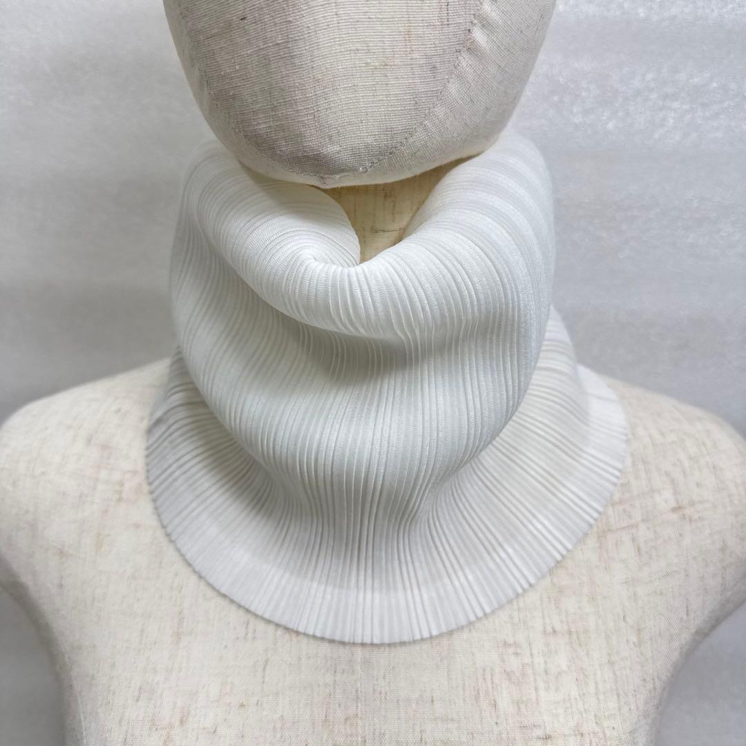 美品】pleats please ネックウォーマー スヌード ホワイト - メルカリ