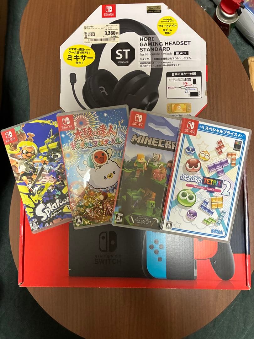 Nintendo Switch 赤青とSwitchソフト4つとヘッドホン Nintendo Switch 赤青とSwitchソフト4つとヘッドホン Amazon.co.jp