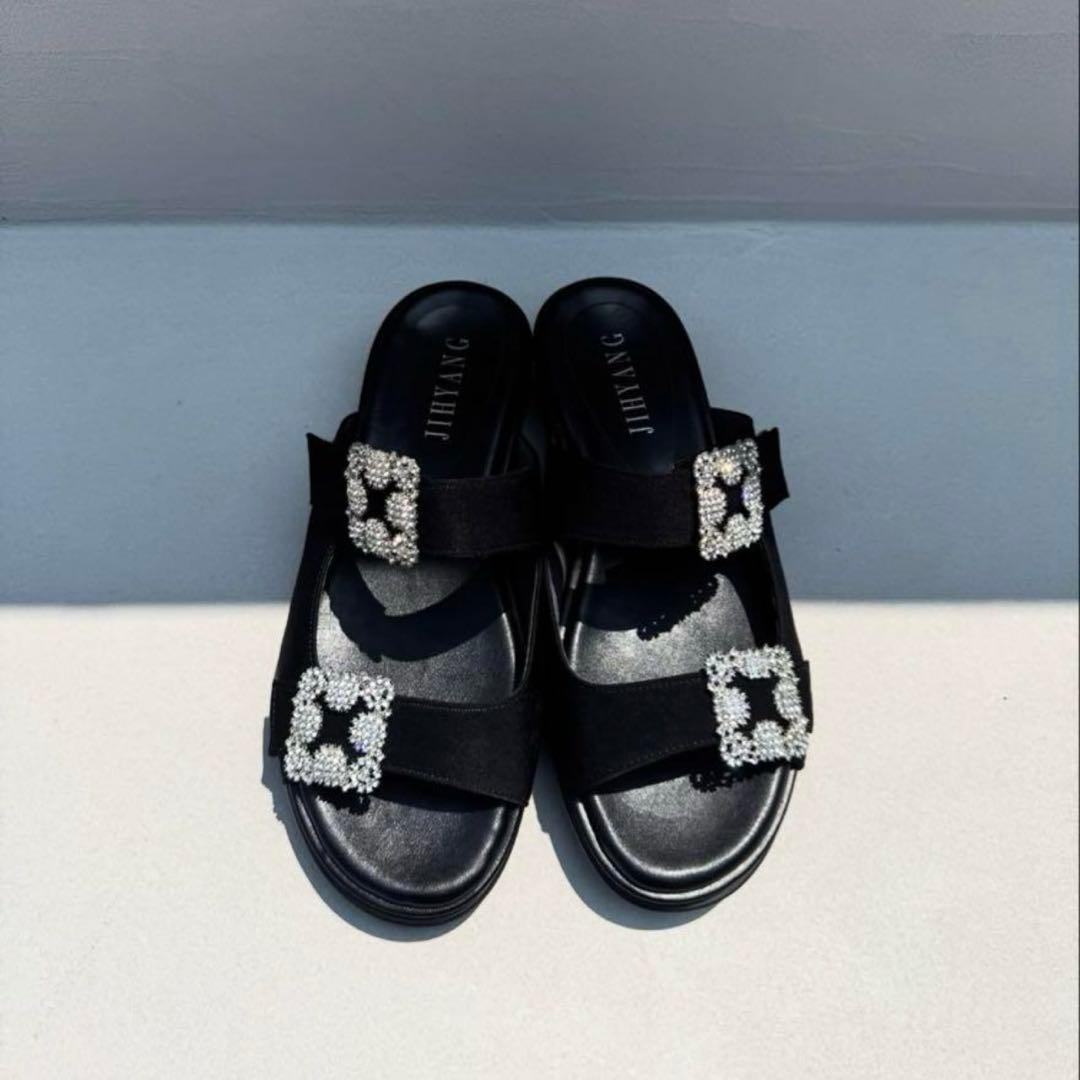 JIHYANG チヒャン　ダブルビジューフラットサンダル　スムースＬ チヒャン ダブルビジューフラットサンダル スムースL JIHYANG