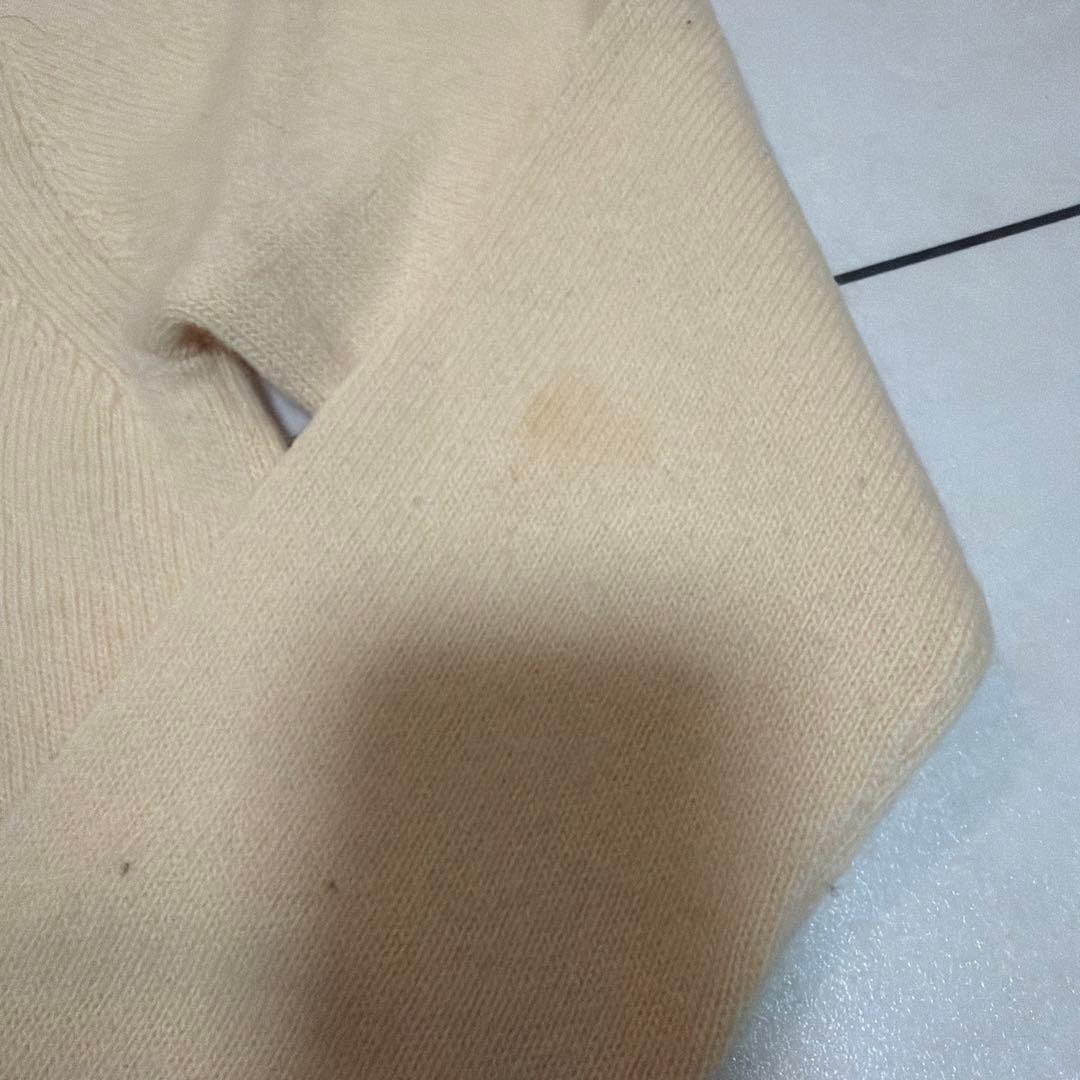 LOUIS VUITTON クリーム色 Vネックセーターの通販はau PAY マーケット