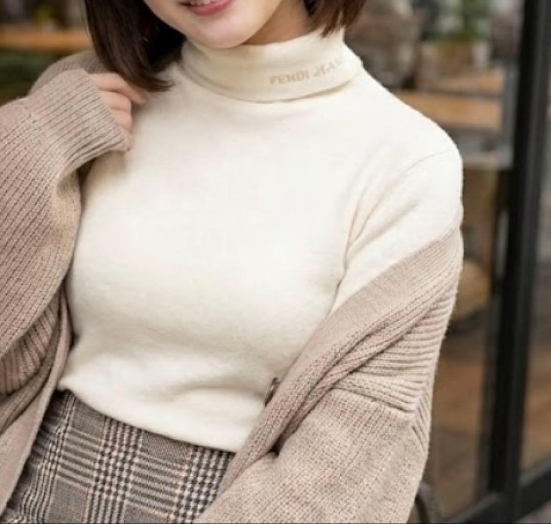 FENDI フェンディ タートルネック ニット セーター アイボリー ロゴ