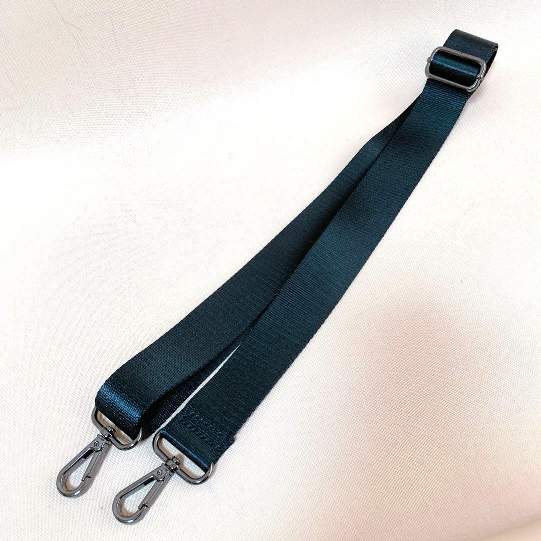 イアパピヨネ 《大容量/撥水》ショルダー付き樹脂パーツトートバッグ ブラック L