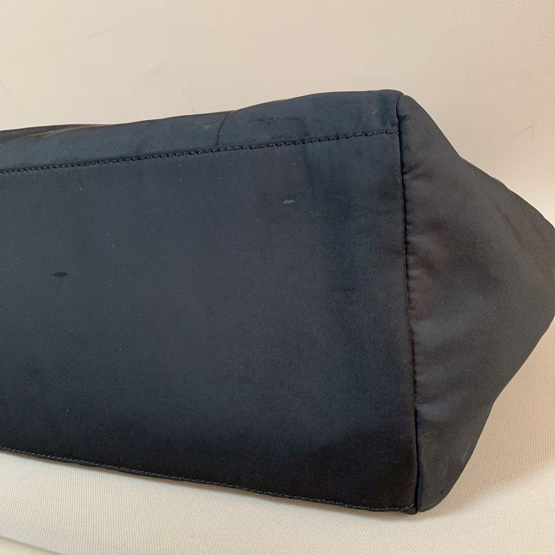 イアパピヨネ 《大容量/撥水》ショルダー付き樹脂パーツトートバッグ ブラック L