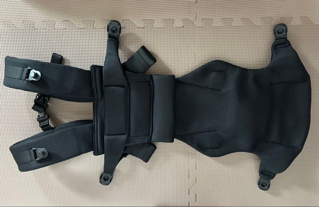 美品】ピトレスク ベビーキャリア ファースト ブラック 抱っこ紐