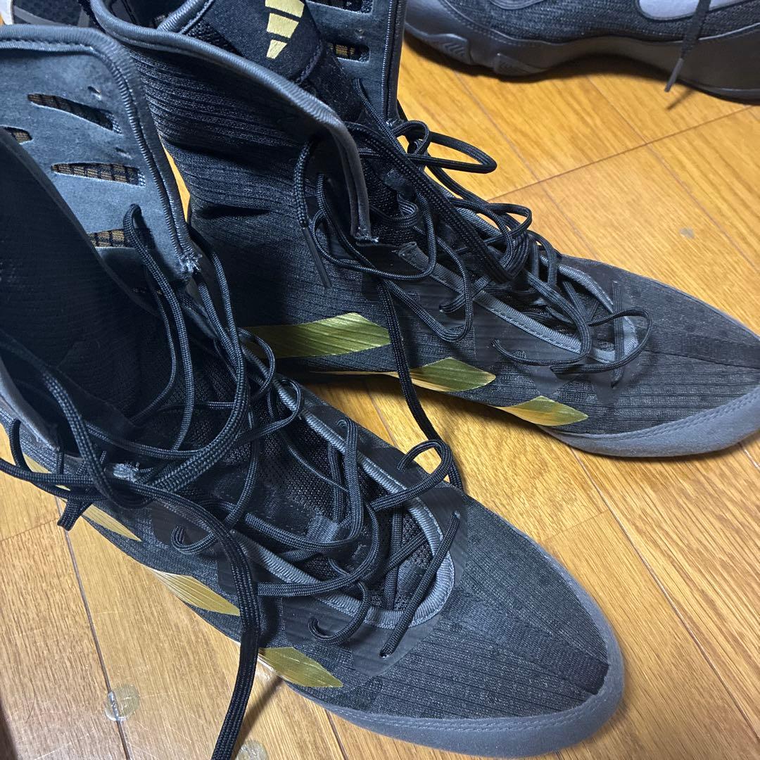 ボクシング用ハイカットシューズ 黒金 adidas - メルカリ