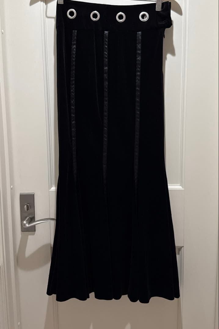 値下げ　美品 alice auaa ベロアマーメイドスカート alice auaa / 裾ファー付きベロアマーメイドロングスカート | 高価買取