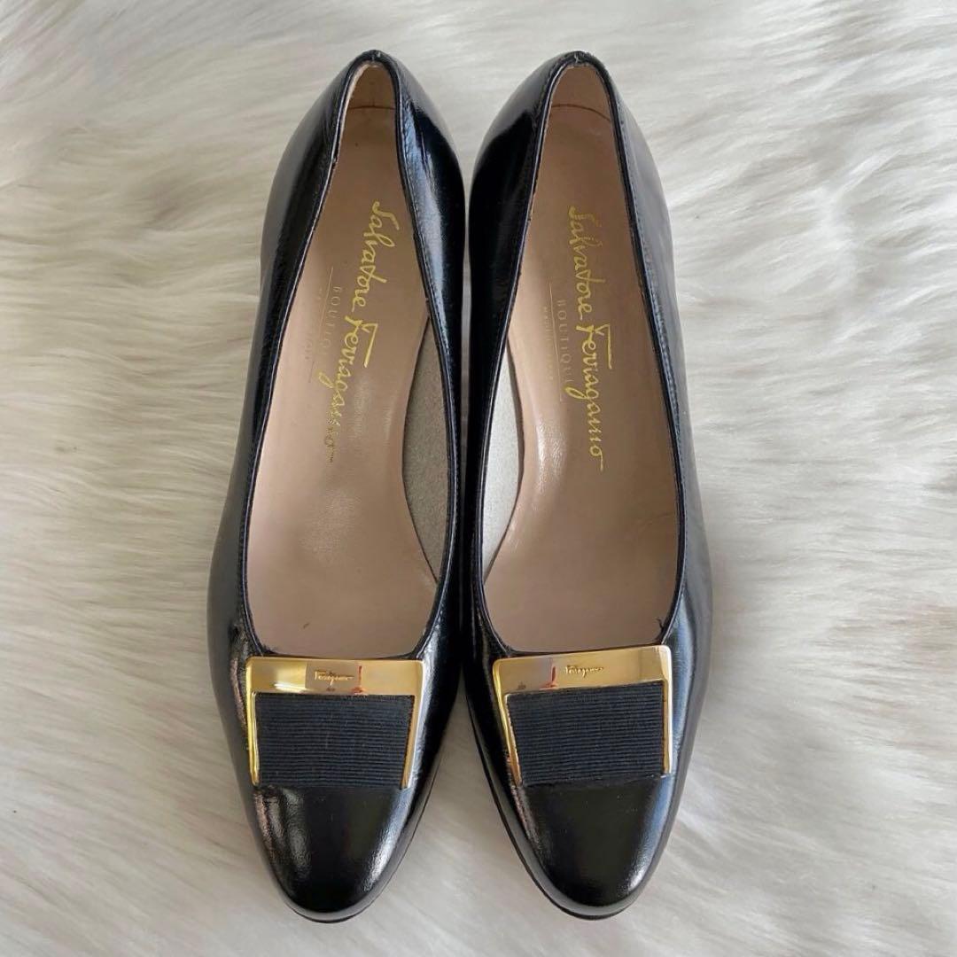 Salvatore Ferragmo パンプス 太ヒールイタリア製 ロゴプレート