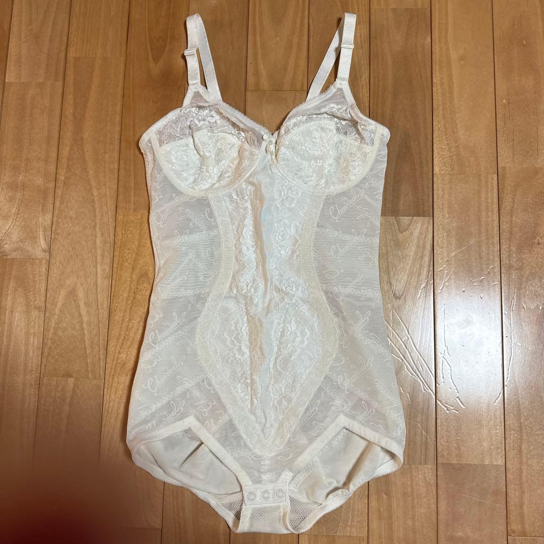 新品】シャンデール ボディスーツC85くびれ 補正下着 矯正下着 - メルカリ