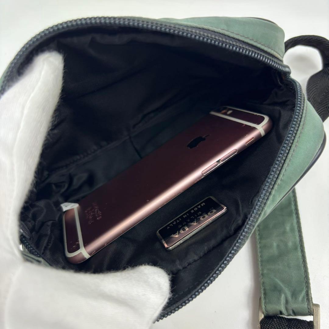 希少✨PRADA ウエストポーチ ボディーバッグ カーキ ナイロン - メルカリ