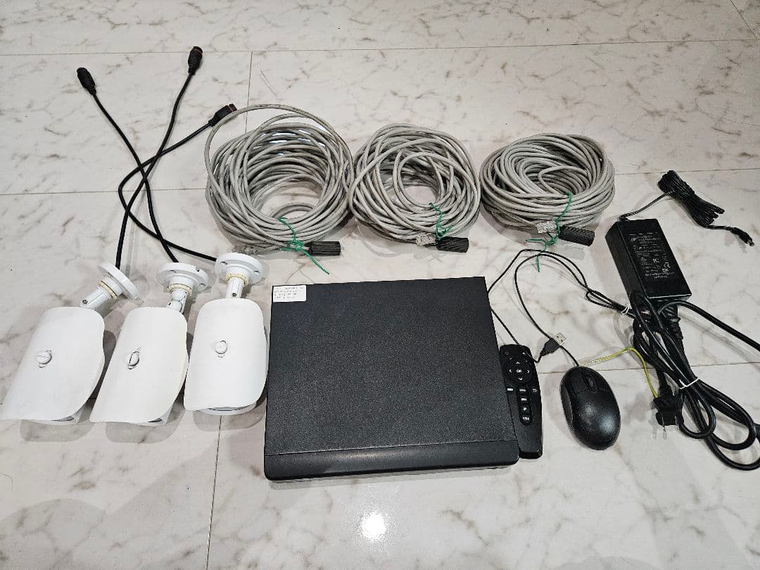 防犯カメラ 3台セット レコーダー付き　LANケーブルタイプ 防犯カメラ 屋内屋外 243万画素 IP低価格 1〜4台セット