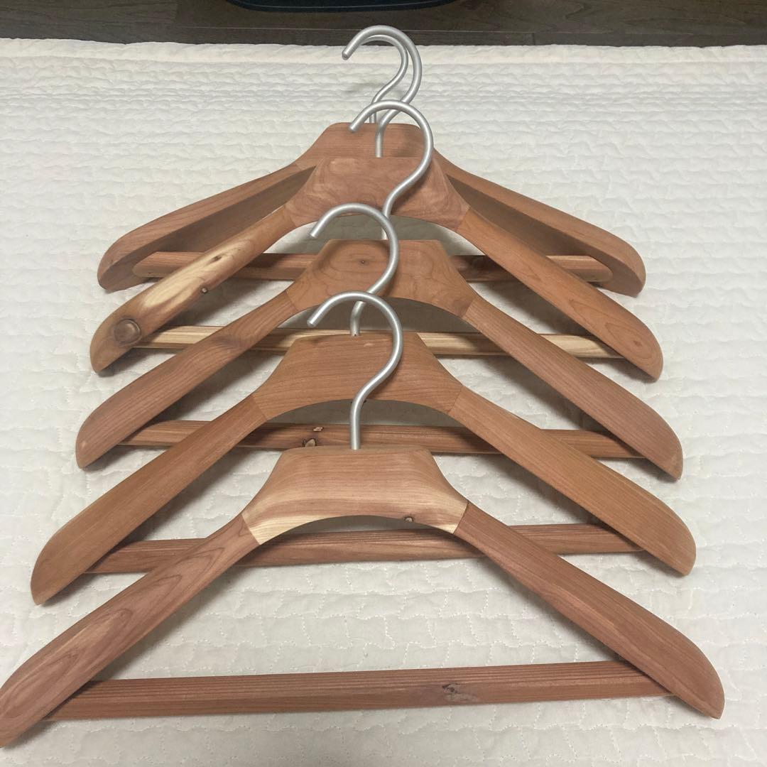 無印良品 廃盤品 レッドシダーハンガー 5本セット 木製 婦人用 - メルカリ
