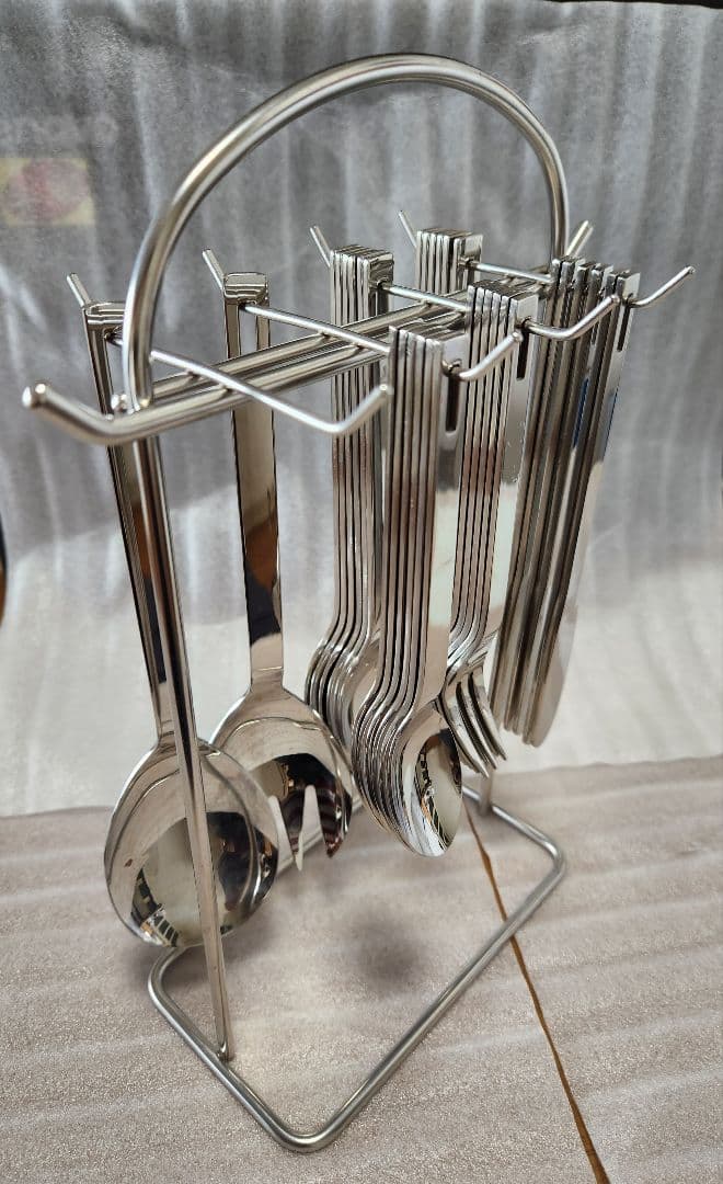 美品 栗原はるみ(スタンド付き)ステンレスカトラリーセット38本