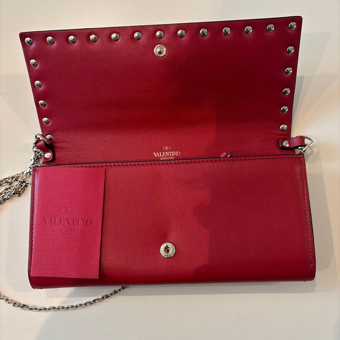 VALENTINO スタッズ付きクラッチバッグ レッド - メルカリ