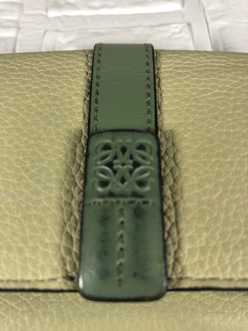 ロエベレザー グリーン系 三つ折り財布