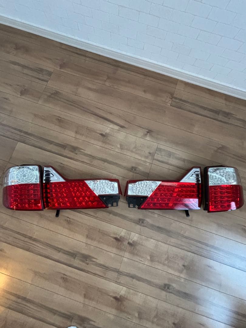 アルファード10系後期ヴァレンティLEDテールランプ 左右セット ジュエルLEDテールランプTRAD アルファード (10系)｜製品情報｜VALENTI