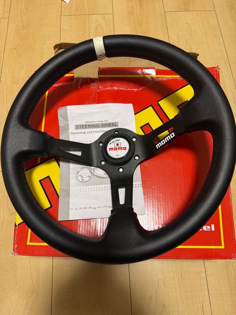 モモmomoステアリング 33cm 美品 モモ形状 MOMO ステアリング ブラック 33.5Φ33.5cm GRIP ROYAL/AVENUE