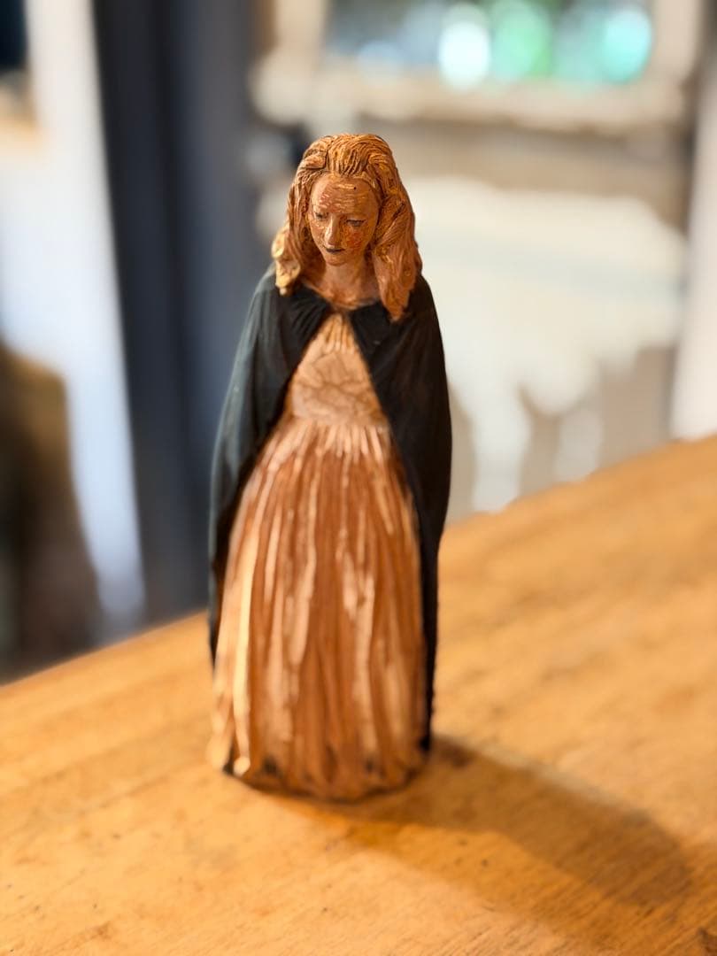 前川秀樹　2009年　像刻　女性マント像 前川秀樹 2009年 像刻 女性マント像 - メルカリ