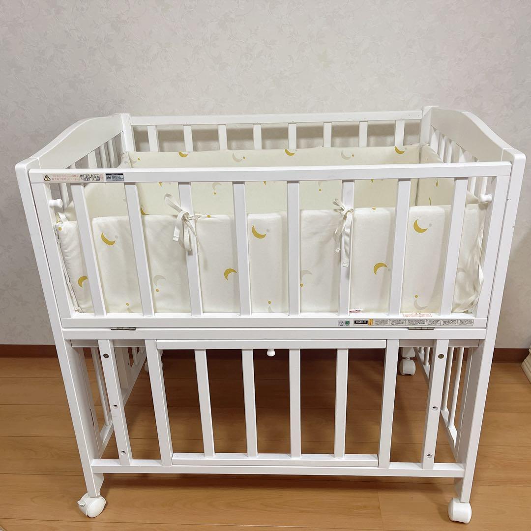 ホワイト木製ベビーベッド キャスター付き 楽天市場】日本製 ベビーベッド 「アリス WH（ホワイト）【B品