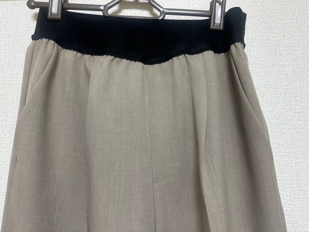 マチャット エラスティックストレートパンツ - メルカリ